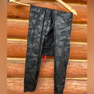Brand New! Spanx XS Black Camo Leggings